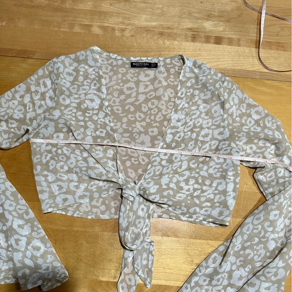 Nasty Gal Beige/Cream/White Tie Front Sheer Crop Blouse Size 4 - Picture 5 of 9